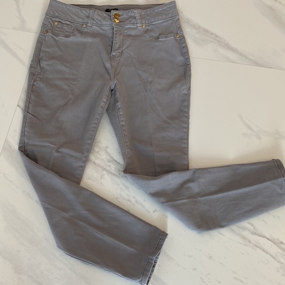 Iman gray jeggings. 10 short
C - Picture 11 of 14